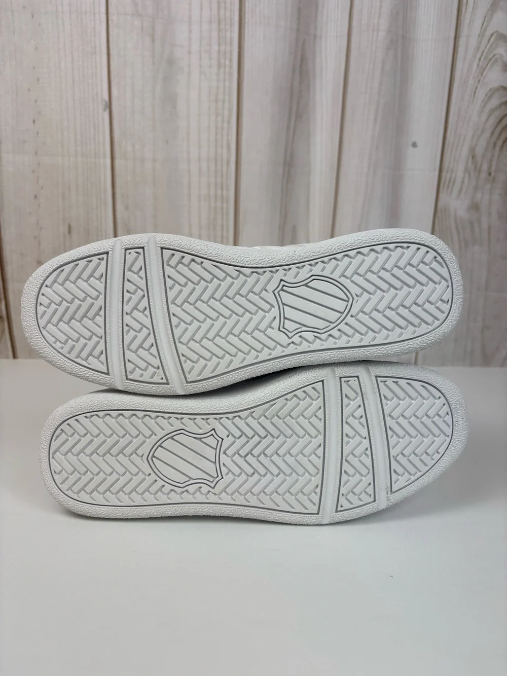 K-Swiss Classic VN Leather Sneakers Low Profile Iconic White Green Mens Size 9.5
